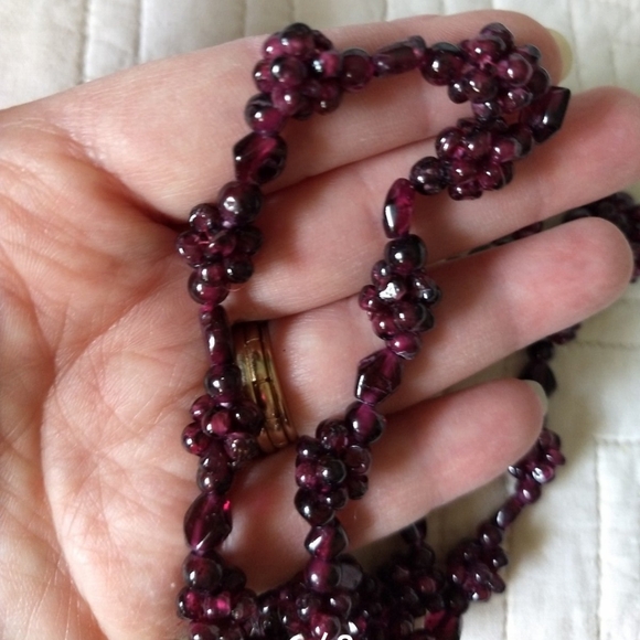 Set of Antique Bohemian Dark Red Grape Garnet Cluster Beaded Necklace & Bracelet - Picture 5 of 8